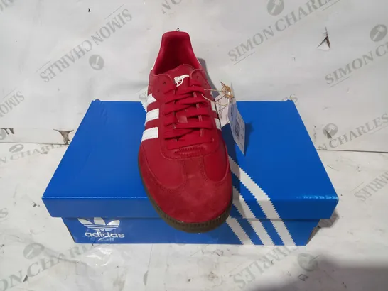 BOXED PAIR OF ADIDAS SAMBA TEAM SHOES IN RED/WHITE UK SIZE 9