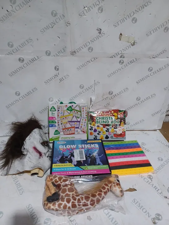 MEDIUM BOX OF ASSORTED TOYS TO INCUDE TEDDIES, XMAS BLIND BOX AND GLOWSTICKS