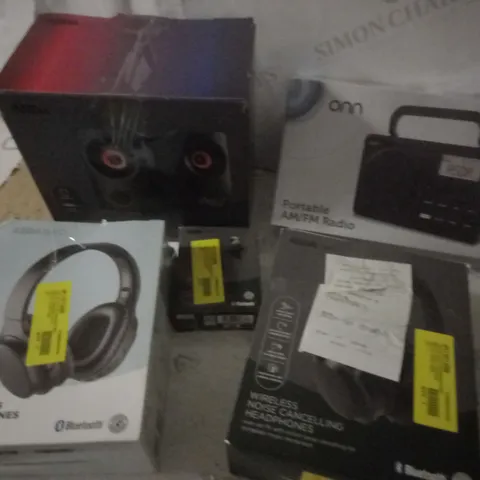 LOT OF APPROX 5 ASSORTED ITEMS TO INCLUDE HEADPHONES, SPEAKERS, ALARM