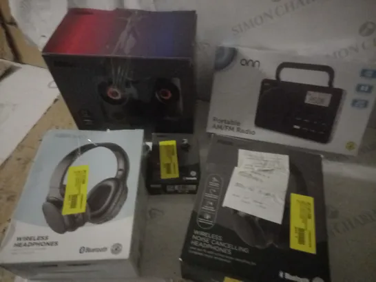 LOT OF APPROX 5 ASSORTED ITEMS TO INCLUDE HEADPHONES, SPEAKERS, ALARM