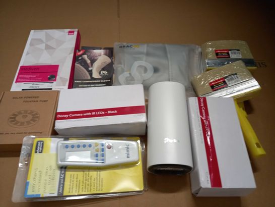 LOT OF ASSORTED HOUSEHOLD ITESM TO INCLUDE DECOY CAMERAS, SOLAR FOUNTAIN PUMP AND KNEE COMPRESSION SLEEVE
