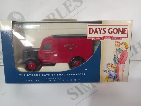 LLEDO DAYS GONE COLLECTIBLE BEDFORD 30CWT ROYAL MAIL VAN