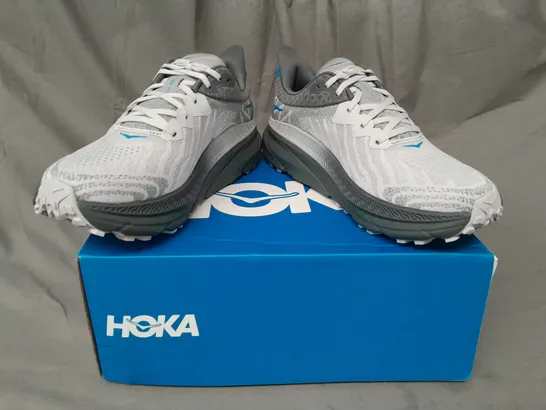 BOXED PAIR OF HOKA CHALLENGER ATR 7 SHOES IN GREY/BLUE UK SIZE 9