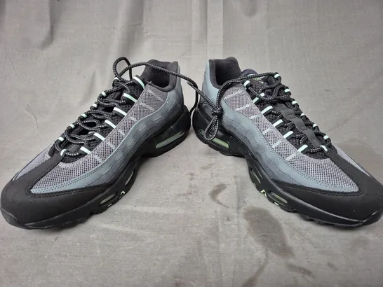 BOXED PAIR OF NIKE AIR MAX 95 SHOES IN BLACK/GREY/VAPOR GREEN UK SIZE 8