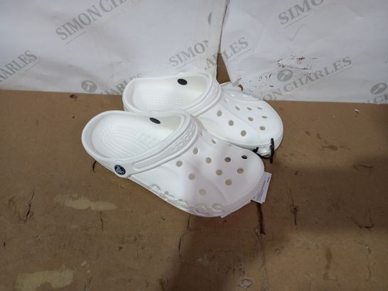 PAIR OF CROCS SIZE M5 W7