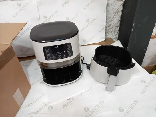 OUTLET COOK'S ESSENTIALS 4.0L AIR FRYER WITH DIGITAL VIEWING SCREEN