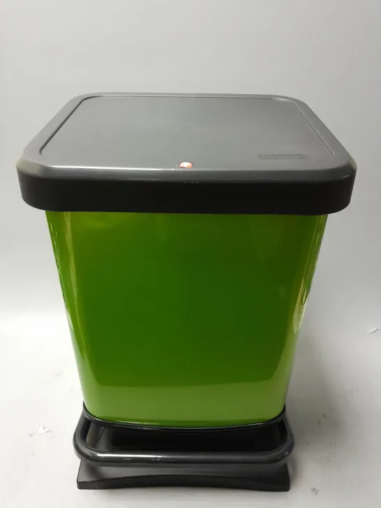 III ROTHO BINS IN GREEN