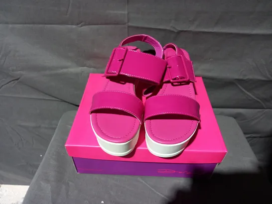 APPROXIMATELY 9 BOXED PAIRS OF DOLCIS PLATFORM SANDALS IN PINK VARIOUS SIZES TO INCLUDE SIZES 4, 6