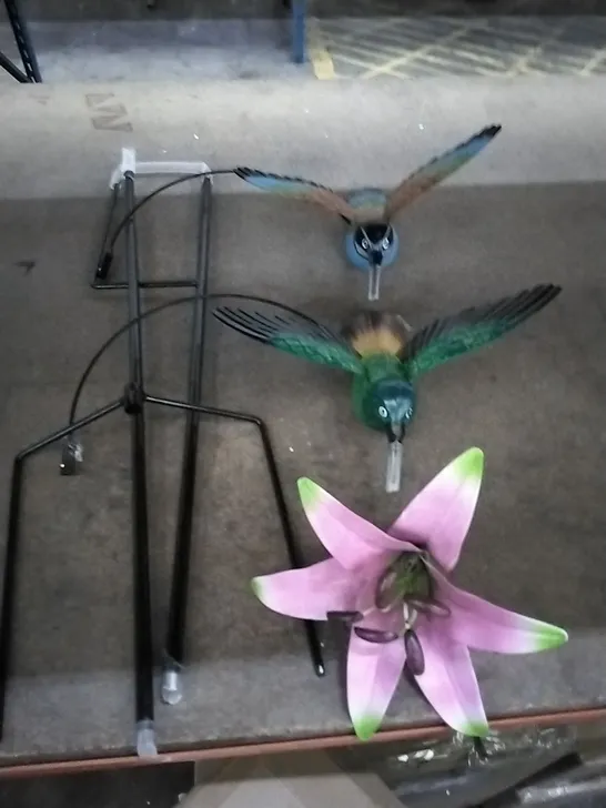 BOXED HOME2GARDEN HUMMINGBIRD WINDSPINNER