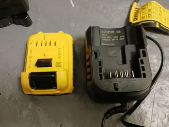 DEWALT SELF-LEVELLING CROSS-LINE LASER LEVEL IN CARRY CASE