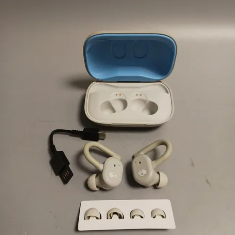 SKULLCANDY VOICE CONTROL WIRELESS SPORT EARBUDS IN BLUE AND GREY INCLUDES CHARGING CASE, CABLE AND SPARE BUDS