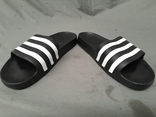 PAIR OF ADIDAS OPEN TOE SLIDERS IN BLACK/WHITE UK SIZE 10