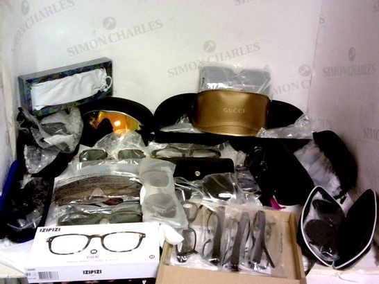APPROXIMATELY 25 ASSORTED PAIRS OF GLASSES TO INCLUDE D.FRANKLIN ROLLER TR90 SUNGLASSES, SHEIN SOUND SUNGLASSES DN IZIPIZI READING GLASSES
