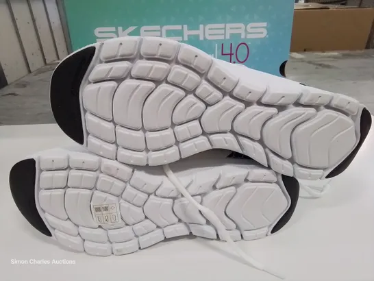 BOXED PAIR OF SKECHERS FLEX-LITE WHITE TRAINERS - UK 7