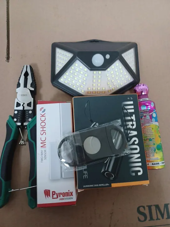 BOX OF ASSORTED HOUSE HOLD ITEMS TO INCLUDE - PLIERS - ULTRASONIC DOG REPELLANT - WALL LIGHT  