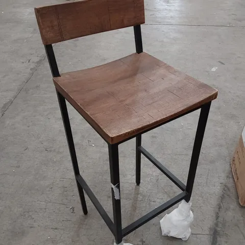 METAL FRAMED SOLID WOOD BAR STOOL