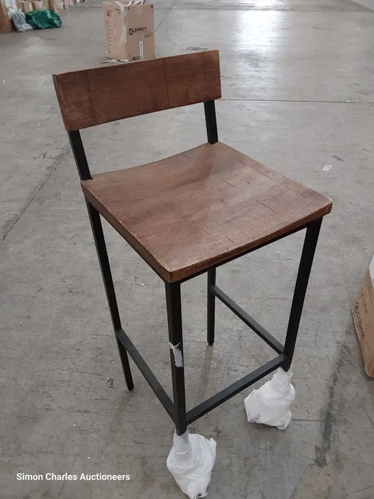 METAL FRAMED SOLID WOOD BAR STOOL