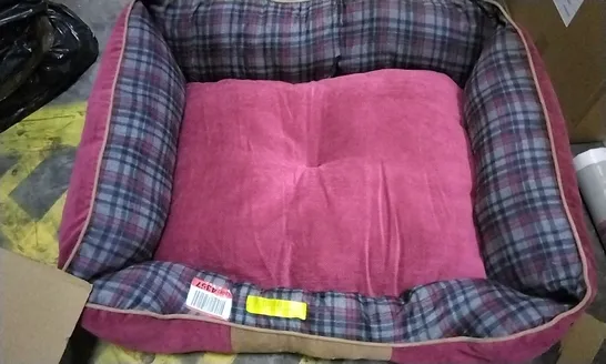 SCRUFFS HIGHLAND TARTAN PET BED 