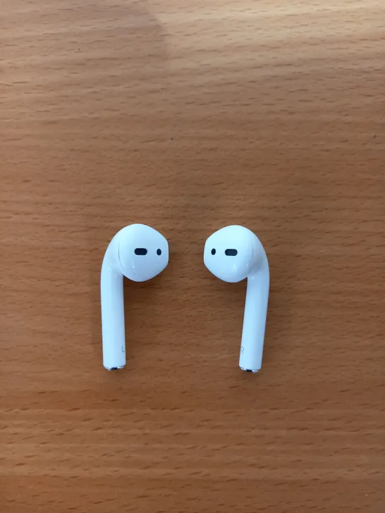 APPLE AIRPODS