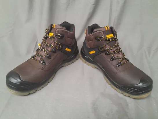 BOXED PAIR OF DEWALT NORTH DAKOTA STEEL TOE SAFETY BOOTS IN BROWN UK SIZE 9