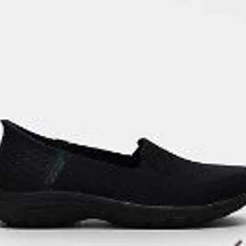 SKECHERS REGGAE FEST 2.0 GUIDING LIGHT SLIP ON TRAINER BLACK SIZE 4