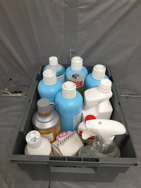 TOTE OF APPROX 10 CLEANING PRODUCTS TO INCLUDE , WASHING UP LIQUID , SEALING SOLUTION , SURFACE CLEANER , ETC  