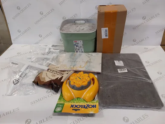 10 BRAND NEW ITEMS TO INCLUDE: HOZELOCK SPRINKLER, 4 X SHOWER SQUEEGEE, GIFT BAG, SMALL BIN