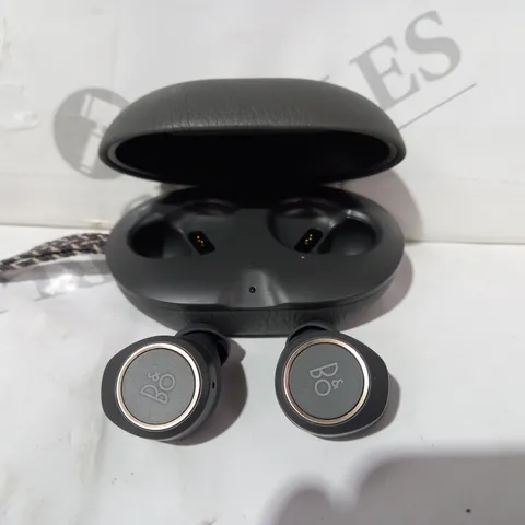 BOXED B&O PLAY BY BANG & OLUFSEN BEOPLAY 1. GEN E8 WIRELESS HEADPHONES