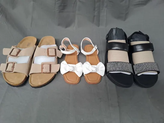 BOX OF APPROXIMATELY 15 ASSORTED PAIRS OF SHOES AND FOOTWEAR ITEMS IN VARIOUS STYLES AND SIZES TO INCLUDE BIRKENSTOCK, FITFLOP, ETC - COLLECTION ONLY