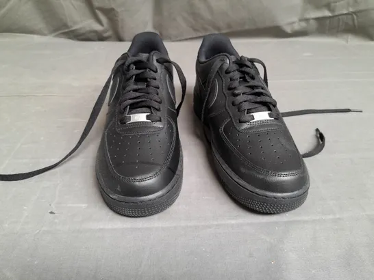 PAIR OF NIKE AIR FORCE 1 BLACK TRAINERS SIZE UK 8.5