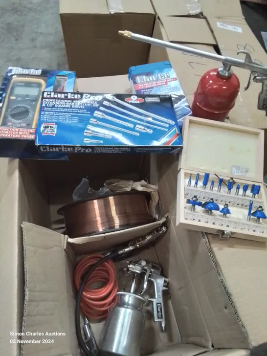 BOX OF MIXED TOOLS TO INCLUDE: WOOD DRILL BIT SET, COIL OF COPPER, 11 FUNCTION MULTIMETER, SPRAY PAINT GUNS, TRY STAR IMPACT BITS