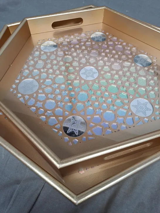 BOXED UNBRANDED SNOW THEMED DRINK SERVING TRAY IN GOLD
