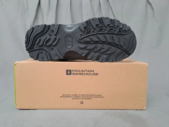 BOXED PAIR OF MOUNTAIN WAREHOUSE ADVENTURER WATERPROOF WALKING BOOTS UK SIZE 7.5