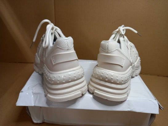 BOXED PAIR OF DESIGNER BEIGE CHUNKY LACE UP TRAINERS - SIZE 5