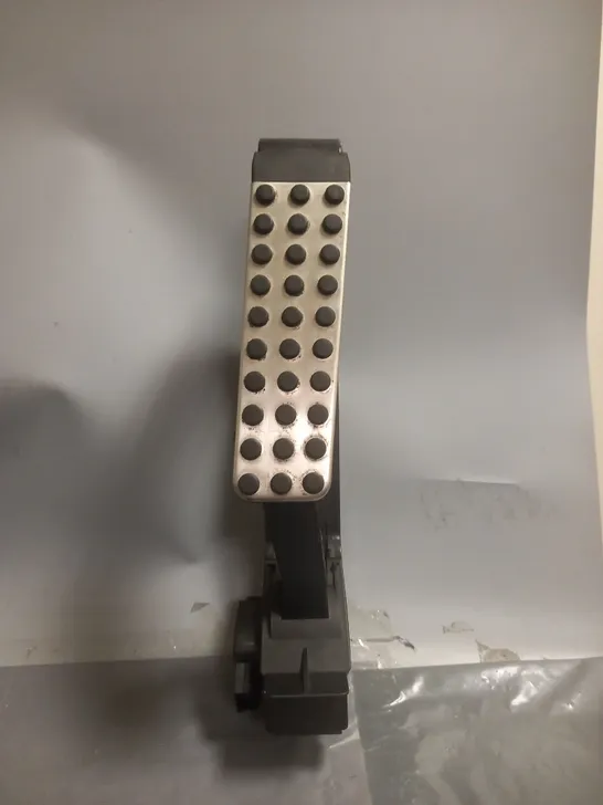 MERCEDES BENZ ACCELERATOR PEDAL W220 (A 170 300 04 04)