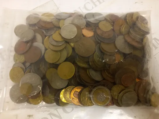 LOT OF APPROXIMATELY 100 ASSORTED COINS