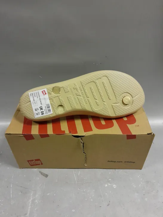 BOXED PAIR OF FITFLOP IQUSHION ERGONOMIC FLIP FLOPS - 6