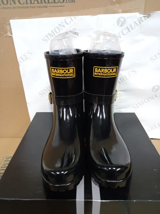 PAIR OF BOXED BARBOUR INTERNATIONAL MUGELLO WOMENS WELLIES SIZE 6