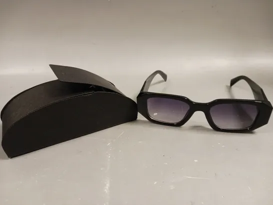 PRADA BLACK FRAMED SUNGLASSES 