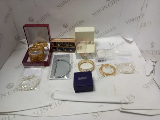 LOT OF ASSORTED JEWELLERY AND WATCHES TO INCLUDE BRACELETS, NECKLACES AND EARRINGS