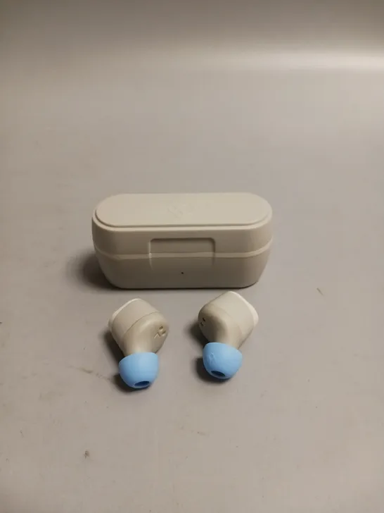 SKULLCANDY WIRELESS BLUETOOTH EARBUDS IN GREY AND BLUE 