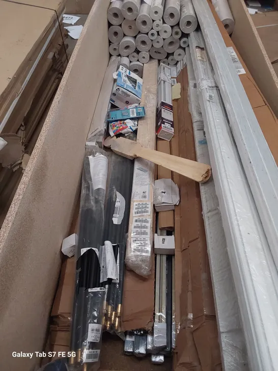 PALLET OF ASSORTED ITEMS, INCLDRAINING RODS, ROLLER BLINDS, WARDROBE TRACKS, WALLPAPER.