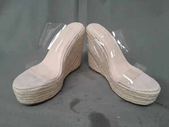 BOXED PAIR OF PRETTY LITTLE THING CLEAR STRAP WEDGE SANDALS IN NUDE 6