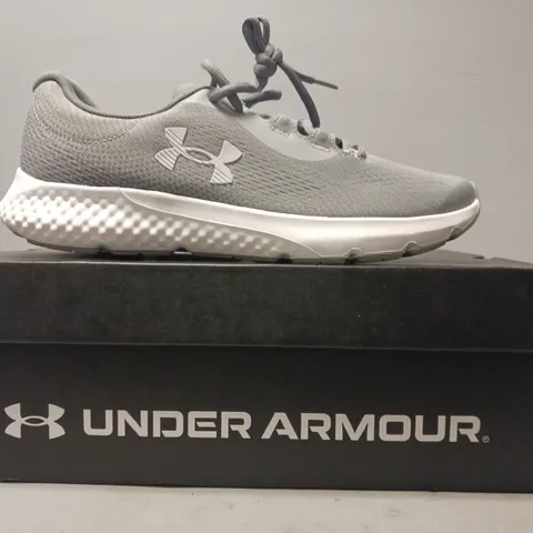 BOXED PAIR OF UNDER ARMOUR CHARGED ROGUE 4 SHOES IN GREY UK SIZE 8.5