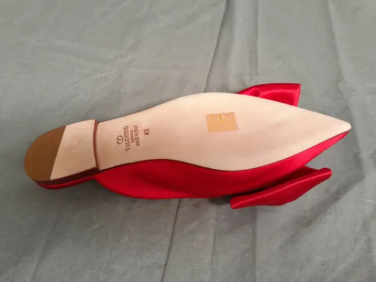 VALENTINO RED FLAT SANDLES  WITH BOW TIE - SIZE 42