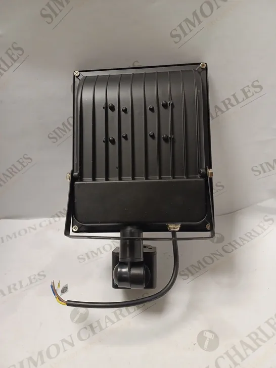 BOXED GOODWIN FLOODLIGHT WITH SENSOR  220-240V - GW6610