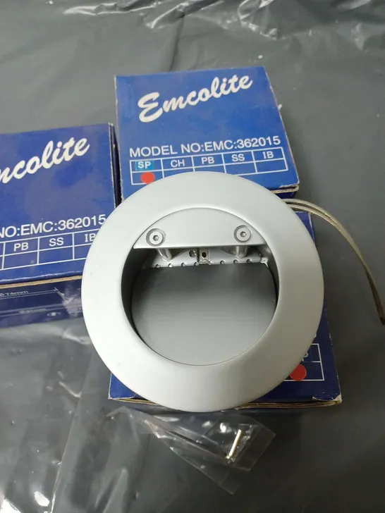 LOT CONTAINING APPROXIMATELY 300 EMCOLITE FLUSH MOUNT SOCKETS MODEL: 362015