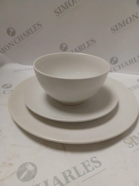 BRAND NEW BOXED CESIRO 12 PIECE DINNER SET TO INCLUDE LARGE PLATE SMALL PLATE AND BOWL IN MATT WHITE / COLLECTION ONLY 