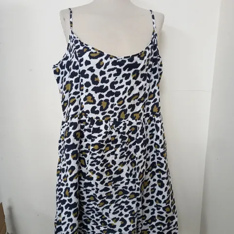 BOX OF APPROX. 10 UNBRANDED LEOPARD PRINT SUMMER LIGHT DRESS - SIZE 20 