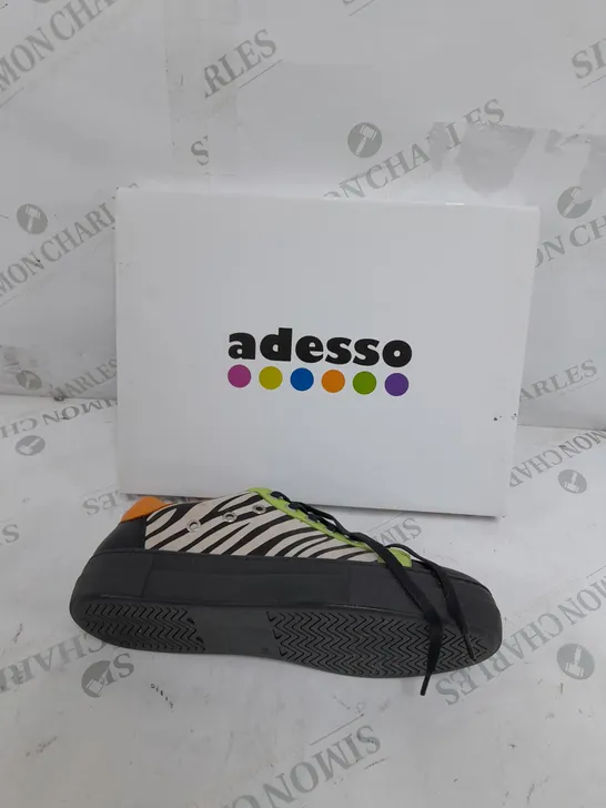 BOXED PAIR OF ADESSO ANIMAL PRINT TRAINERS SIZE 6 